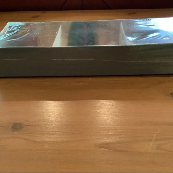 GREEN MORIE ACCESSORY STORAGE BOX. NEW. - Picture 2 of 6